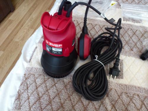 Насос для полива из бочки ЗУБР. Обзор на Насос погружной бочковой ЗУБР НПБ-300