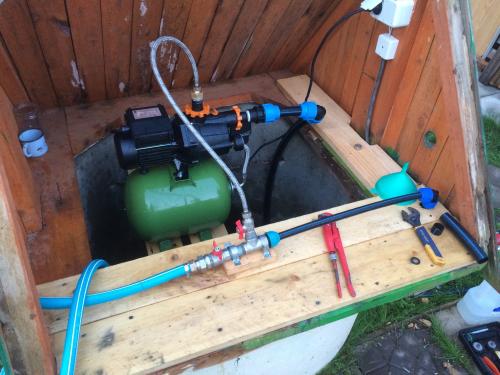 Подключить насосную станцию частного дома. Подключение насосной станции к скважине своими руками 08 Подключить насосную станцию частного дома. Подключение насосной станции к скважине своими руками 08