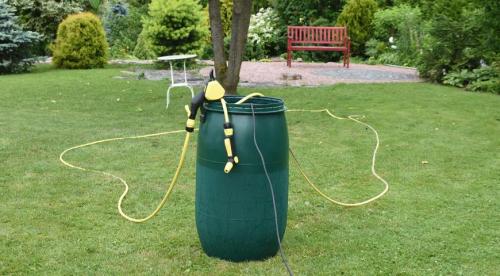 Зачем нужны насос и емкость для полива. Легко ли работать с таким насосом? 02 Зачем нужны насос и емкость для полива. Легко ли работать с таким насосом? 02