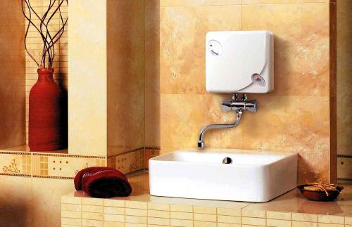 Разводка труб в ванной с водонагревателем. Размещение водонагревателей (бойлеров) в санузлах, ванных комнатах: как сделать незаметными, варианты размещения, правила и рекомендации