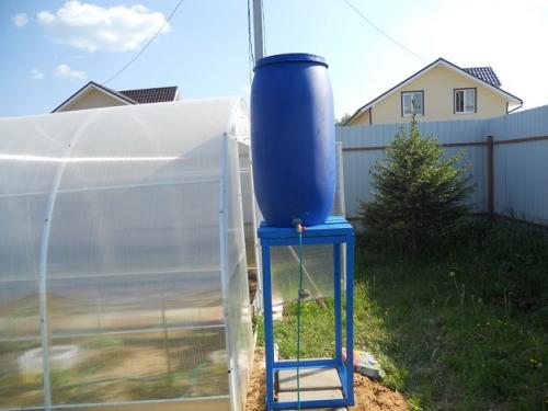 Приспособления для полива на даче. Капельный полив