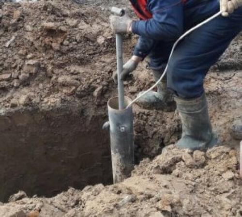 На какую глубину опускать насос в скважину. Как глубоко опускают выкачивающее оборудование внутрь скважины