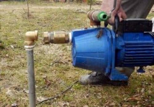 Как установить поверхностный насос для скважины. На что обратить внимание?