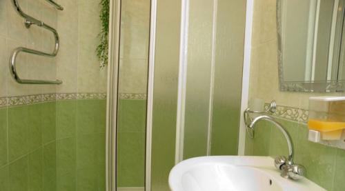 Капитальный ремонт ванны и туалета. Ремонт ванной и туалета: особенности для эконом- и премиум-класса с пошаговыми инструкциями