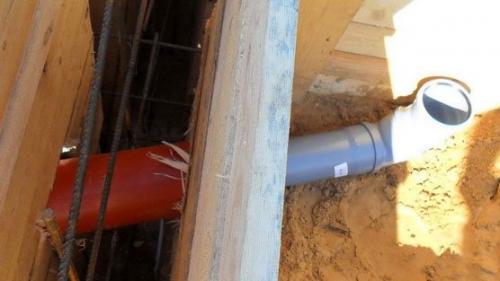 Канализационная труба под монолитной плитой. Основные принципы прокладки коммуникаций