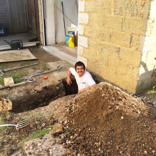 Проход труб через фундамент. Подкоп под бетонным основанием