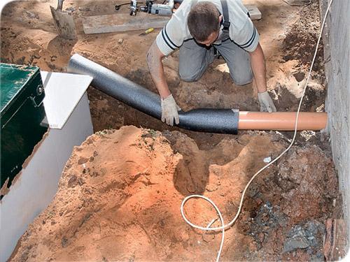 Вывод канализационной трубы через фундамент