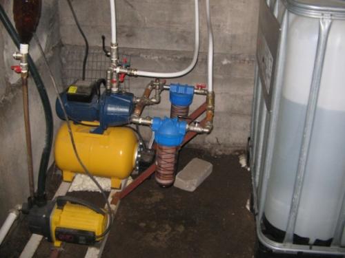 Схема подключения насосной станции к скважине. Место установки