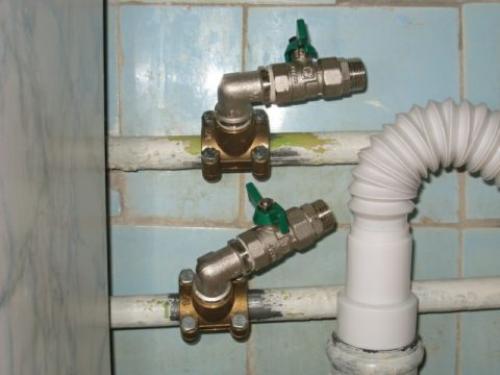 Схемы разводки водоснабжения в частном доме своими силами. Тройниковая