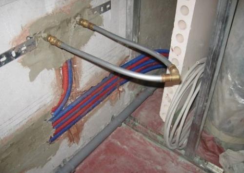 Схемы разводки водоснабжения в частном доме своими силами. Тройниковая