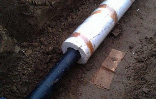 Водоснабжение частного дома из скважины. Укладка трубопровода